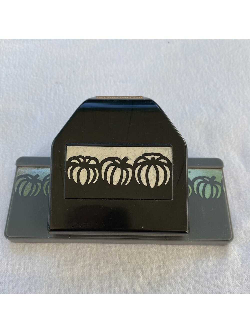 Stampin' Up! Pumpkin Border Paper Edge Punch Cutter - Halloween Theme